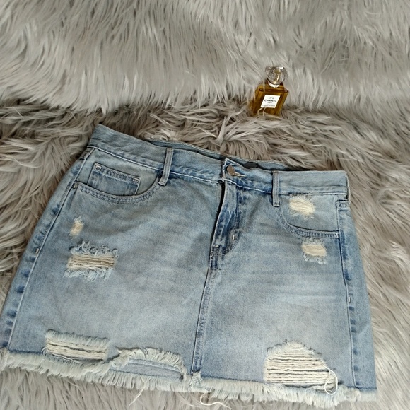 Old Navy Dresses & Skirts - Old Navy destroyed denim mini skirt